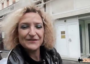 Kinky blonde is enjoying his young wiener